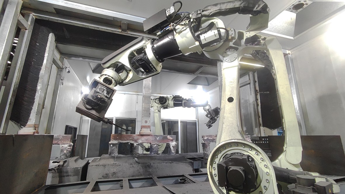 图为金年会金字招牌股份连城分公司磷铁清理机器人正在作业。 陈建峰 摄