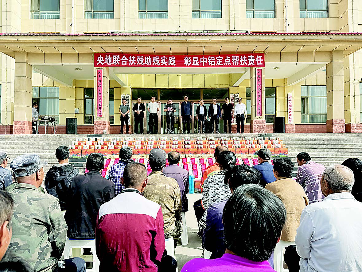 图为暖心捐赠活动现场。滕泽惠 摄